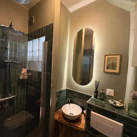 Charming & Quiet, 5 Min From Paris Apartamento